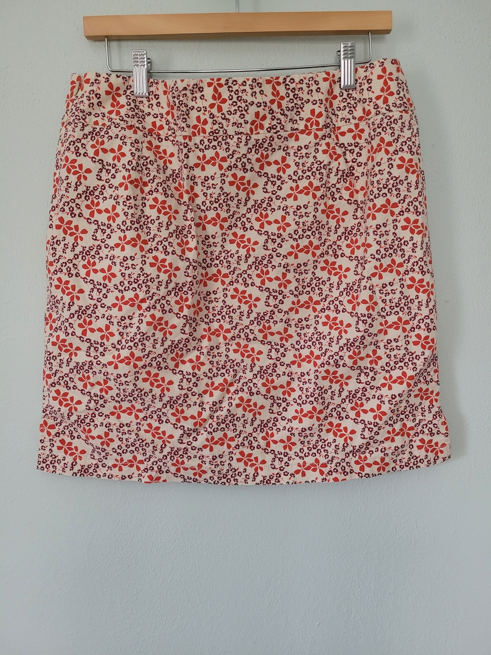 Cream Mini Skirt with Red Floral Pattern - GAP - Size 10 - Picture 2 of 4